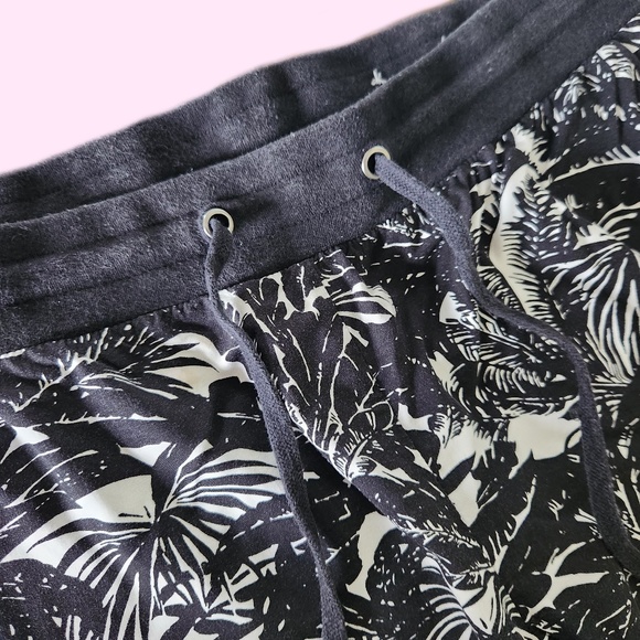 Reitmans Comfy Elastic + Drawstring Cropped Pants - Picture 3 of 4